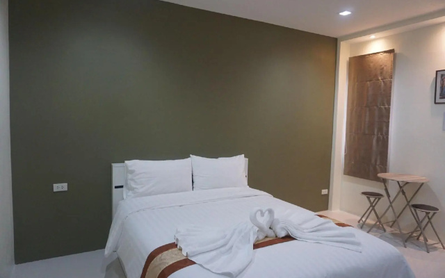 Parisa Place Hotel
