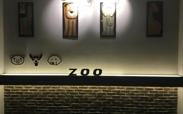 Zoo Courtyard Hostel