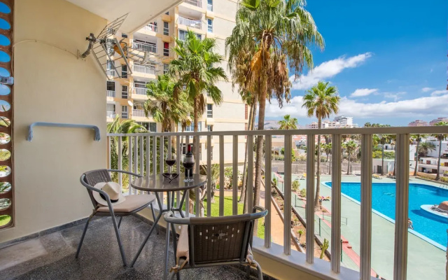 Y2F. Apartment with Pool View and next to the Beach!