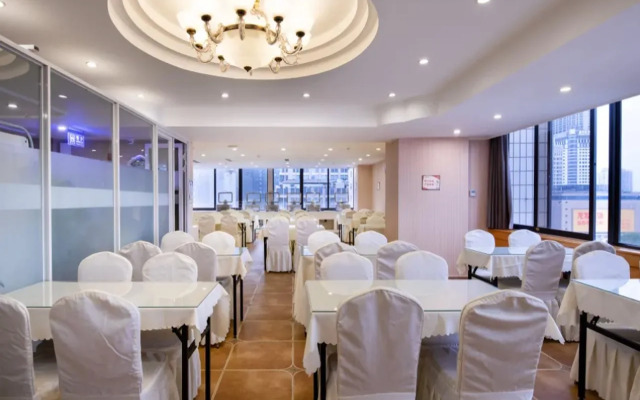 Vienna Hotel Chengdu Chunxi Road Tianfu Plaza Subway Station
