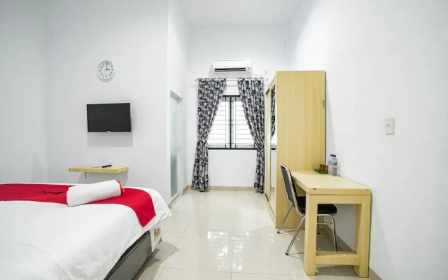 RedDoorz Plus near Thamrin Plaza Medan