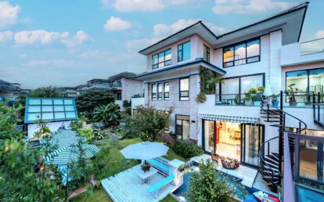 Fairy Tale Town · Hot Spring Garden Homestay (Tengchong)
