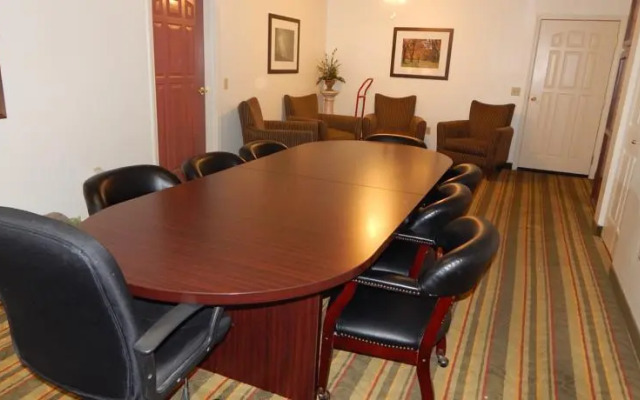 Comfort Inn & Suites Visalia
