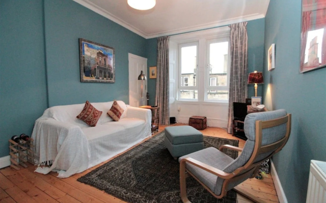 Bright, Spacious Flat For 2 in Edinburgh