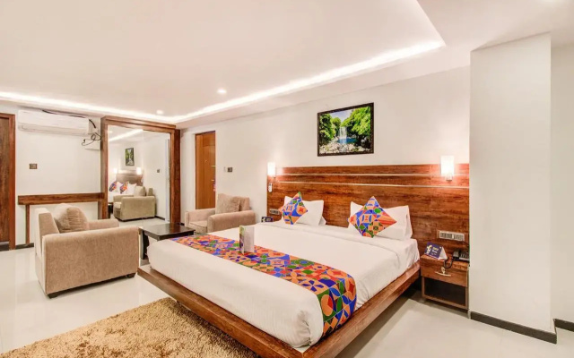 Fabhotel The Royal Suites