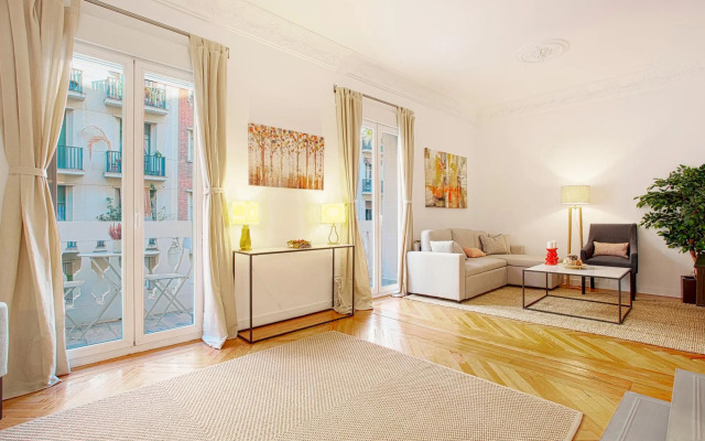 Wonderful 2 bedroom apartment perfect location . Chamberí