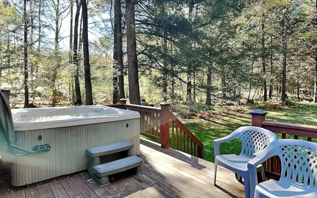 Lazy Bear Cabin by Taylor Made Deep Creek