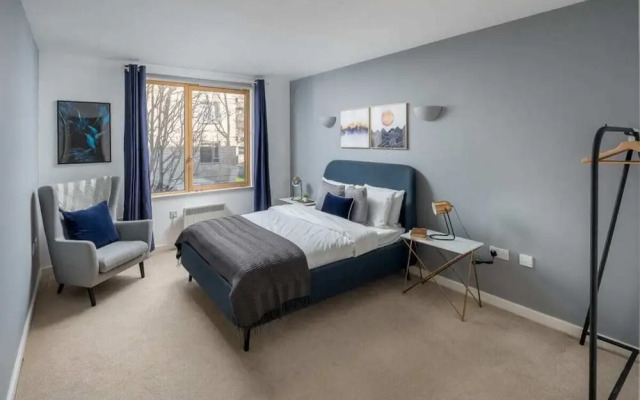 Modern 2 bed apt W/balcony 10 Mins to King's Cross