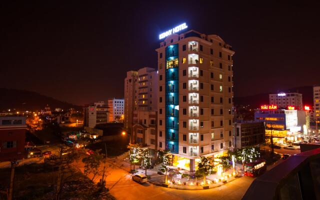 Kenny Ha Long Hotel вид на фасад