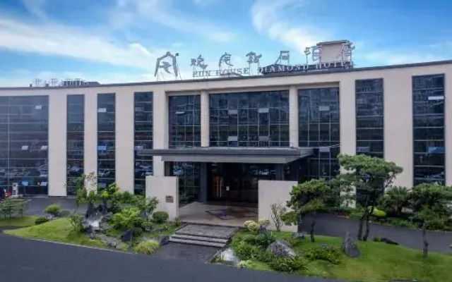 Fun House Diamond Hotel