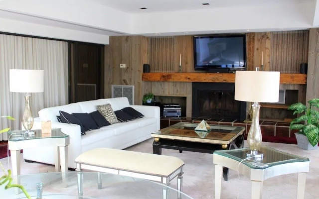 Hosteeva Marina Luxury Suites