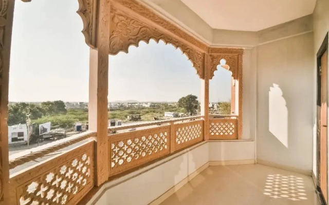 Capital O 48457 Amit Palace