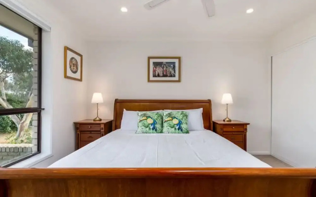 Spacious and Restful Holiday Home With Backyard