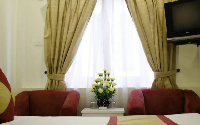 Blue Moon Hotel
