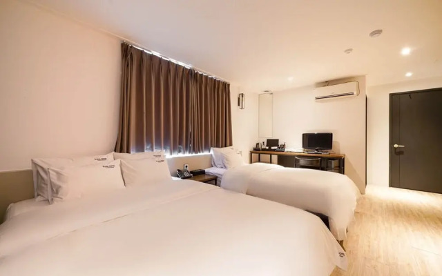Yangsan Deokgye Yuna Hotel