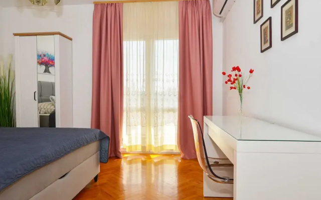 Cozy and Smart Rovinj Apartment With Balcony