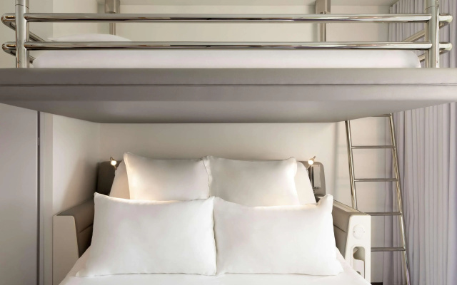 YOTEL Boston