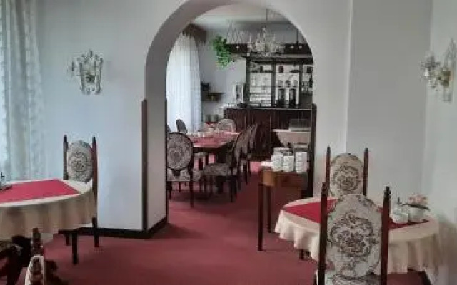 Excellent Romantic