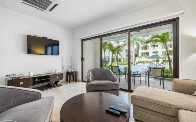 Beautiful One Bedroom Ground Level Palmaruba