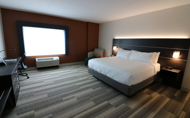 Holiday Inn Express & Suites Coffeyville by IHG