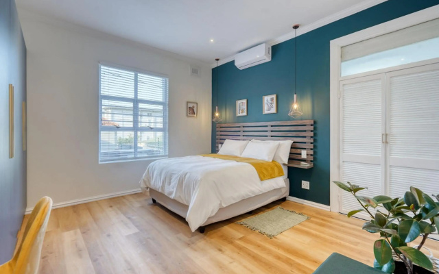 Hampton Collection - Charming 5 Sleeper Apartment with Pool