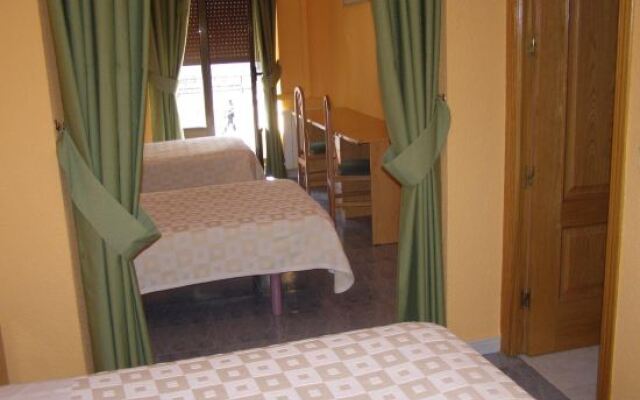 Отель Hostal Residencia Fernandez вид на фасад