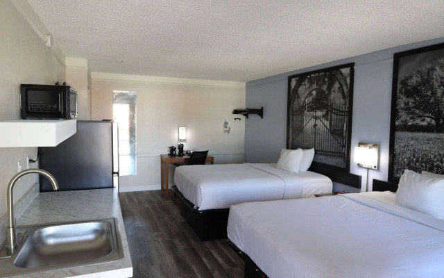 Super 8 by Wyndham Austin South / I-35