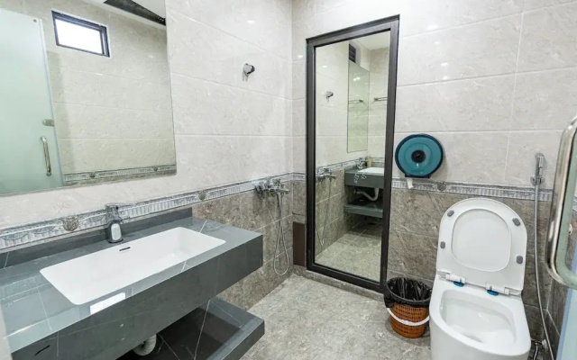 Light Hotel Ha Noi