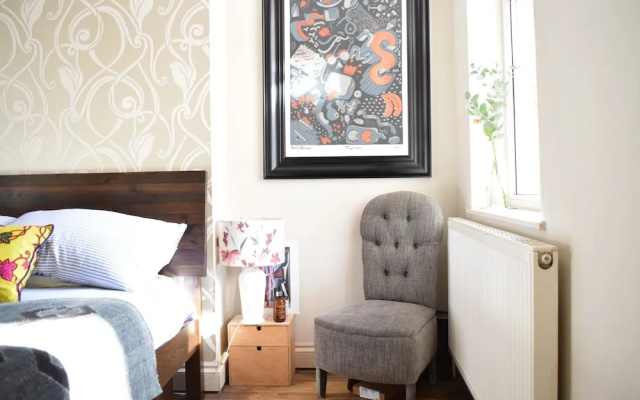 1 Bedroom Garden Flat in North West London