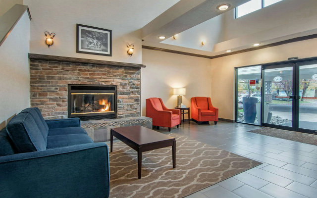 Comfort Suites Near Vancouver Mall