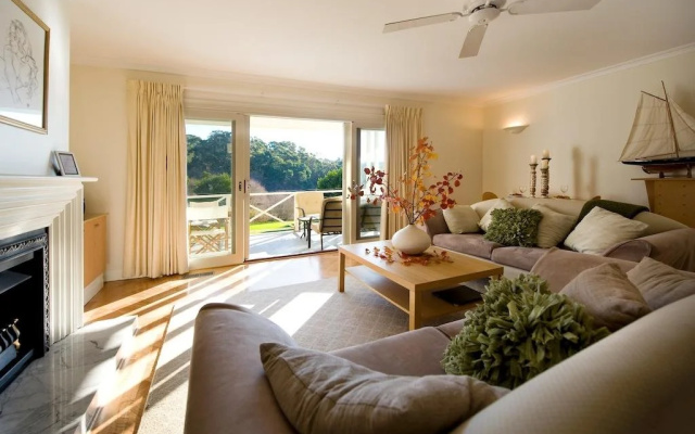 Lakeside Suites