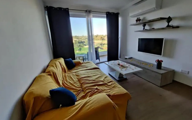 Luxurious 2 bedroom apartment with country view