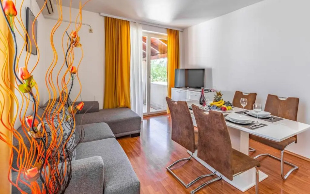 All Seasons Apartment