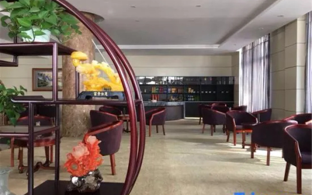 Jinqiao Holiday Business Hotel