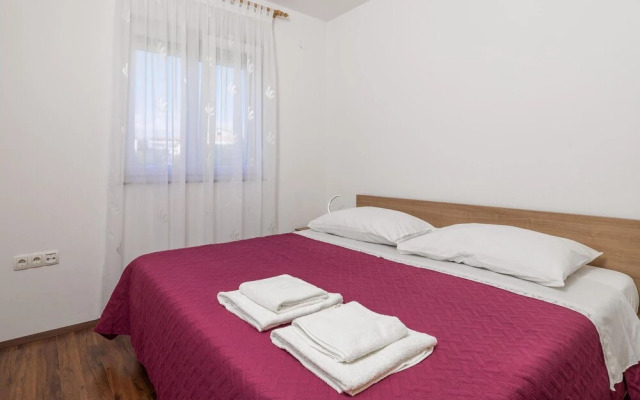Beautiful Apartment in Povljana With Wifi and 2 Bedrooms