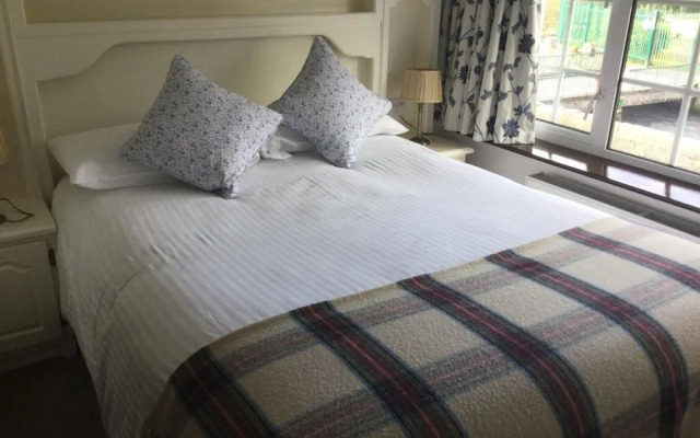 Ryan's River Lodge B&b