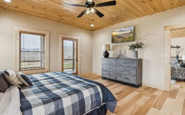Robeson Hood Lodge 4 Bedroom Home
