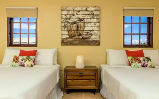 Large 5BR Villa With Private Pool Near Eagle Beach