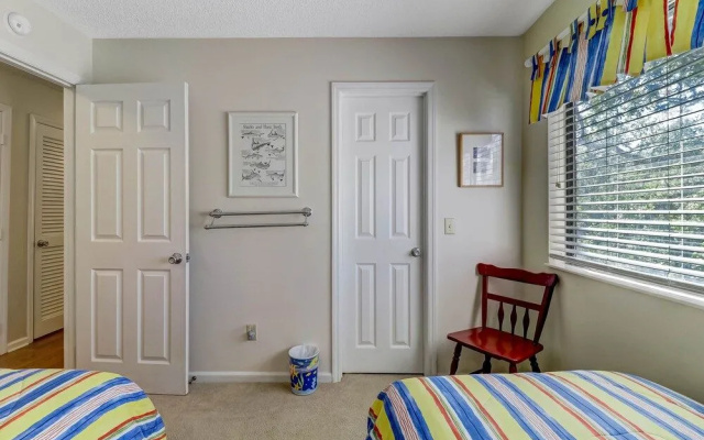 Dog Friendly Forest Ridge Condo Close to Beach by RedAwning