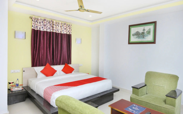 OYO 12765 Hotel Golden Rooms