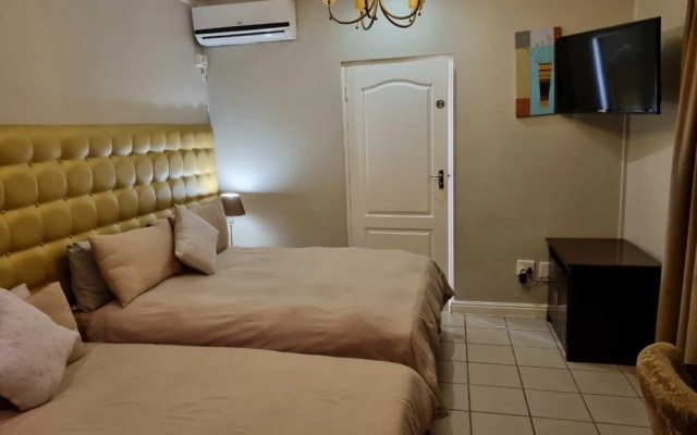 Savoy Lodge - Room