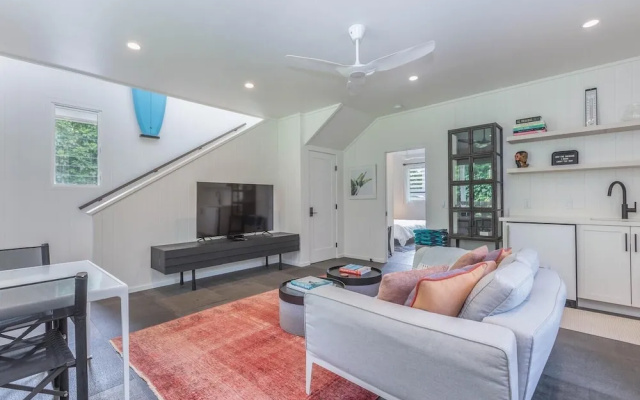 Hanalei Beachfront 2 Bedroom Home by RedAwning