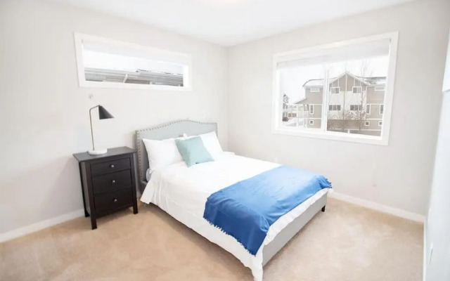Beautiful South Winnipeg 4 Bdrm 2 Bath Townhouse