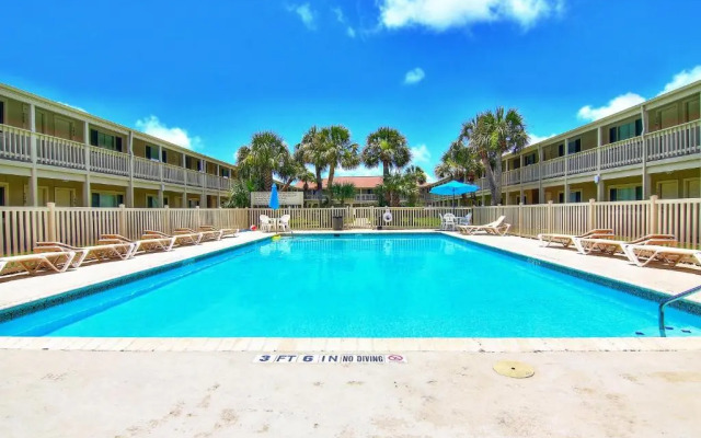 Courtyard #206 Condo