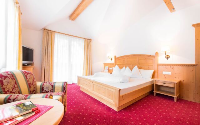 Tonzhaus Hotel & Restaurant Сеналес комната для гостей