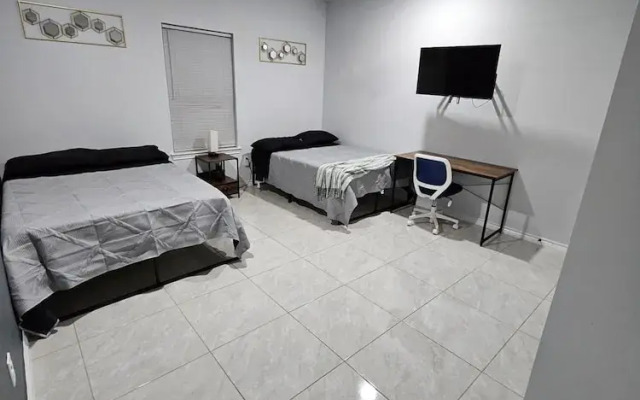 Beautiful Apartment 9 min to Mercedes Outlets