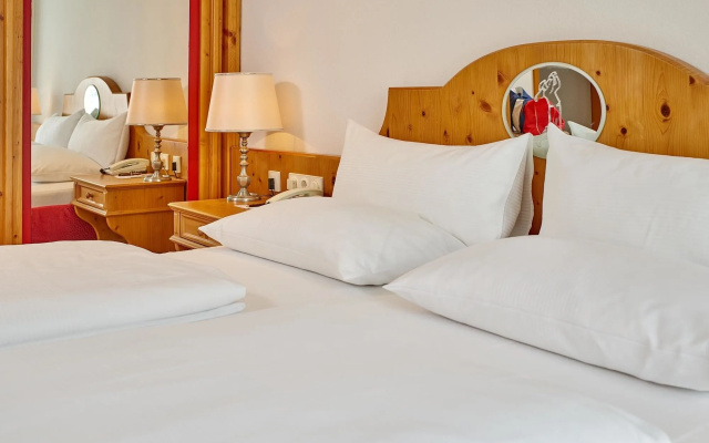 MAXIMILIAN Grand Hotel