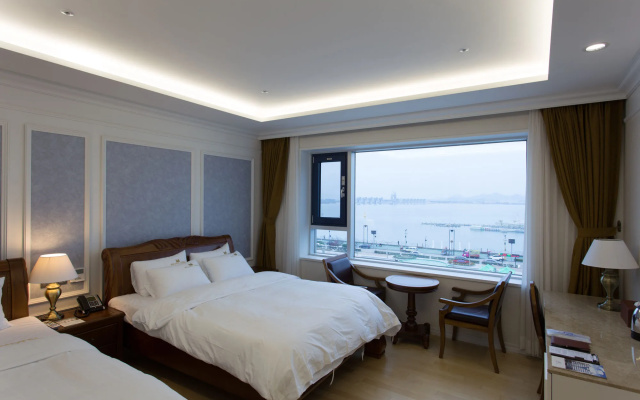 Fontana Beach Hotel