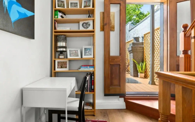 Stylish Inner-city Terrace Home With Rooftop Deck
