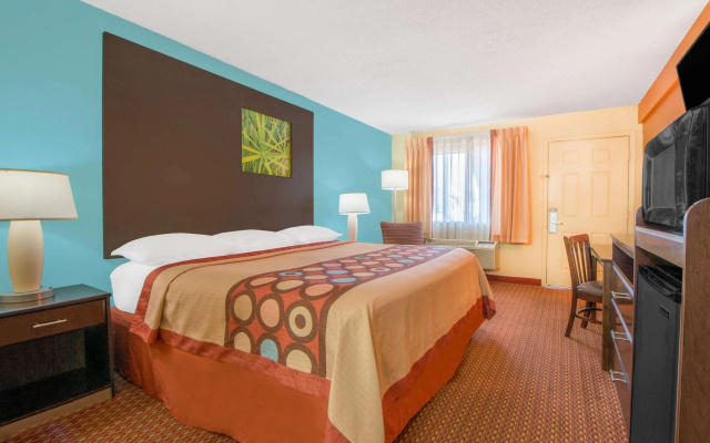 Super 8 by Wyndham Tulsa/Route 66